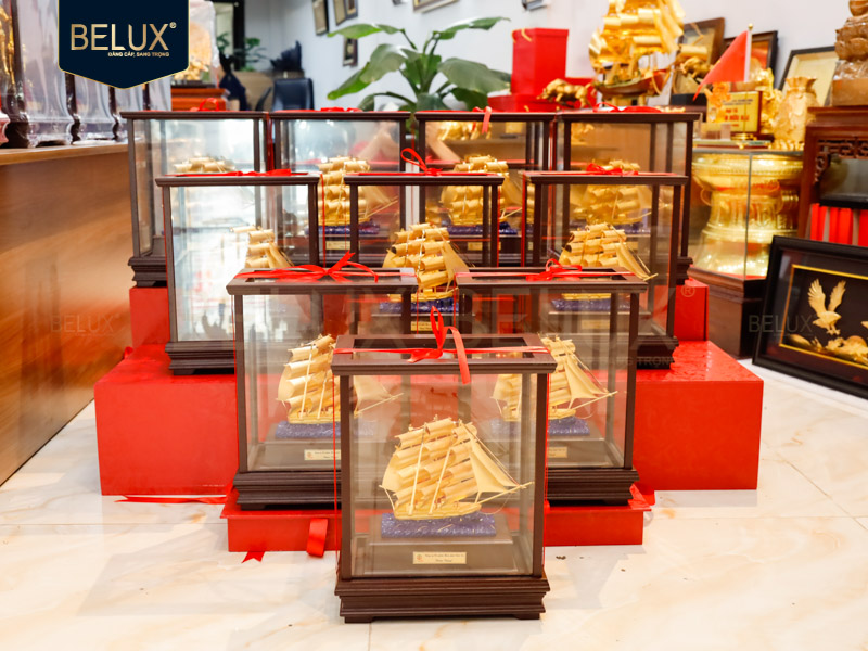 Lô mô hình thuyền Hóa Chất Việt Trì 28x18x35cm&nbsp;dát vàng 24k thiết kế theo yêu cầu